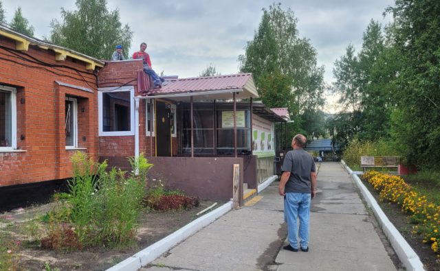 Наши подопечные отремонтировали крышу над…